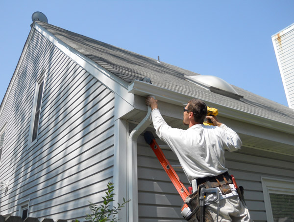 Gutter Installation: Traditional vs. Seamless Gutters • American ...